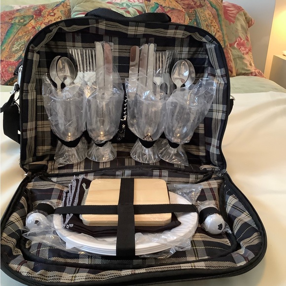 Black Canvas Picnic Bag - Picture 3 of 6